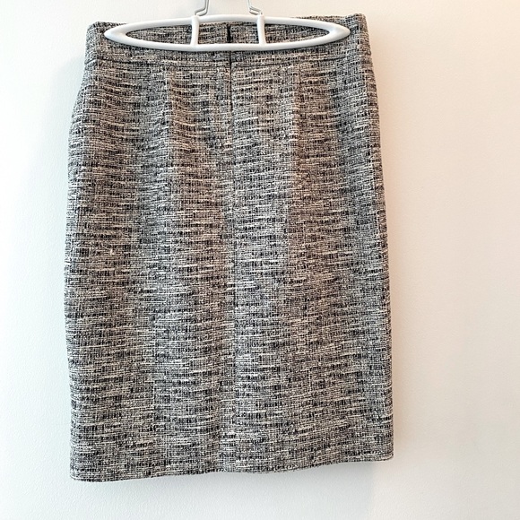 Ann Taylor black and white Tweed skirt - Picture 2 of 2